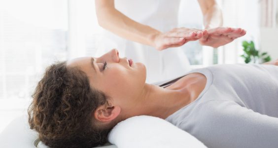 Beneficiile terapiei Reiki pentru echilibrul mental