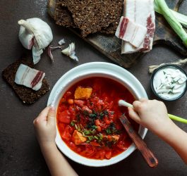 Cum să faci cea mai bună supă de roșii cu orez