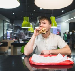 Sfaturi pentru a controla porțiile la restaurante